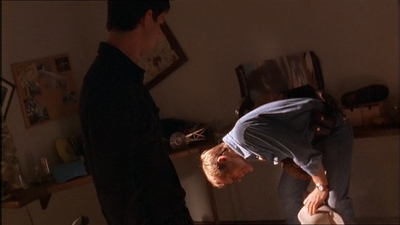 ROSWELL_-_E1X07_RIVER_DOG_150.jpg