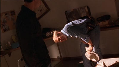 ROSWELL_-_E1X07_RIVER_DOG_152.jpg