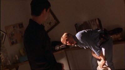 ROSWELL_-_E1X07_RIVER_DOG_154.jpg