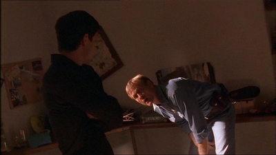 ROSWELL_-_E1X07_RIVER_DOG_157.jpg
