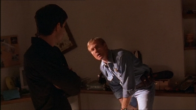 ROSWELL_-_E1X07_RIVER_DOG_159.jpg
