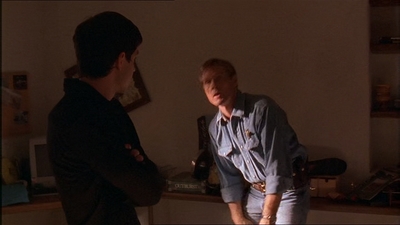 ROSWELL_-_E1X07_RIVER_DOG_160.jpg