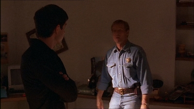 ROSWELL_-_E1X07_RIVER_DOG_161.jpg