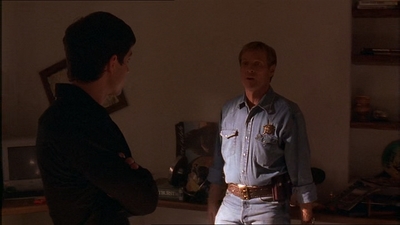 ROSWELL_-_E1X07_RIVER_DOG_162.jpg