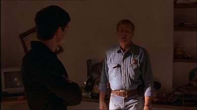 ROSWELL_-_E1X07_RIVER_DOG_163.jpg