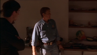 ROSWELL_-_E1X07_RIVER_DOG_166.jpg