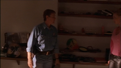 ROSWELL_-_E1X07_RIVER_DOG_168.jpg