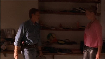 ROSWELL_-_E1X07_RIVER_DOG_169.jpg
