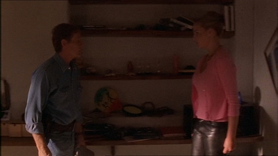 ROSWELL_-_E1X07_RIVER_DOG_170.jpg