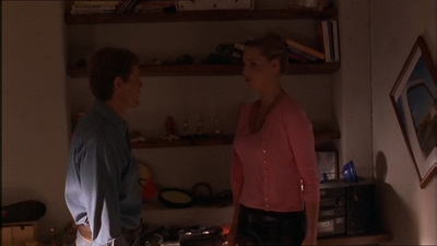 ROSWELL_-_E1X07_RIVER_DOG_173.jpg