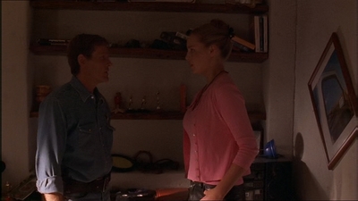 ROSWELL_-_E1X07_RIVER_DOG_177.jpg