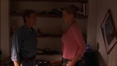ROSWELL_-_E1X07_RIVER_DOG_178.jpg