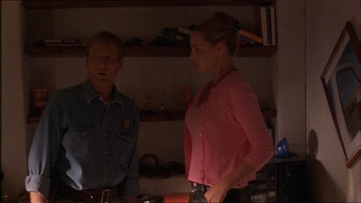 ROSWELL_-_E1X07_RIVER_DOG_183.jpg