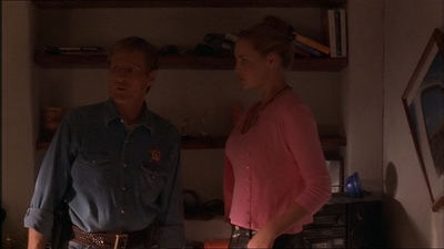 ROSWELL_-_E1X07_RIVER_DOG_184.jpg