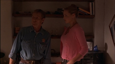 ROSWELL_-_E1X07_RIVER_DOG_185.jpg