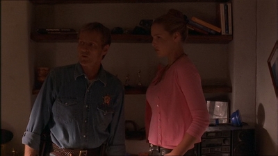 ROSWELL_-_E1X07_RIVER_DOG_186.jpg