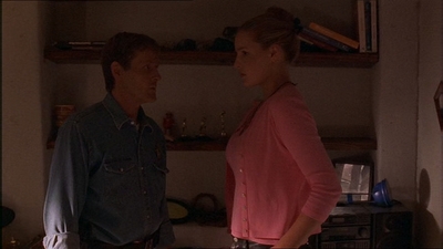 ROSWELL_-_E1X07_RIVER_DOG_190.jpg