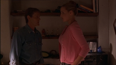 ROSWELL_-_E1X07_RIVER_DOG_191.jpg
