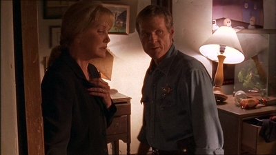ROSWELL_-_E1X07_RIVER_DOG_198.jpg