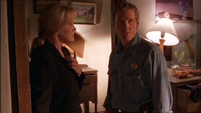 ROSWELL_-_E1X07_RIVER_DOG_203.jpg