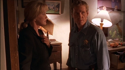 ROSWELL_-_E1X07_RIVER_DOG_205.jpg
