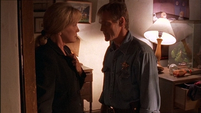 ROSWELL_-_E1X07_RIVER_DOG_209.jpg