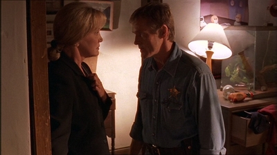 ROSWELL_-_E1X07_RIVER_DOG_211.jpg