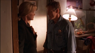 ROSWELL_-_E1X07_RIVER_DOG_213.jpg