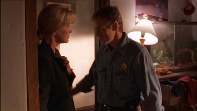 ROSWELL_-_E1X07_RIVER_DOG_214.jpg