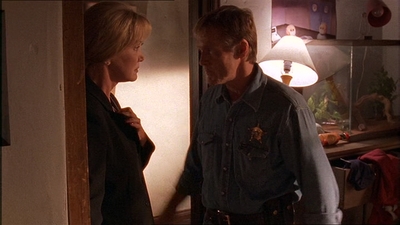 ROSWELL_-_E1X07_RIVER_DOG_216.jpg