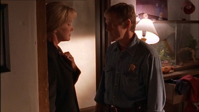 ROSWELL_-_E1X07_RIVER_DOG_218.jpg