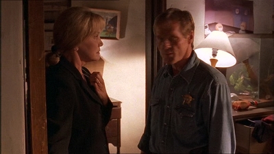 ROSWELL_-_E1X07_RIVER_DOG_221.jpg