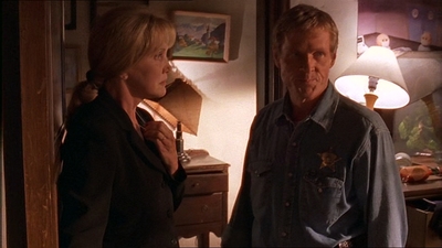 ROSWELL_-_E1X07_RIVER_DOG_223.jpg