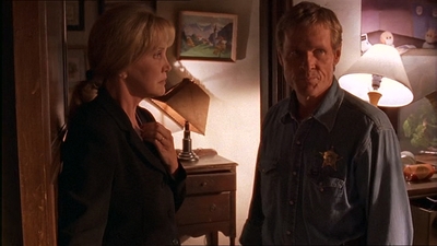 ROSWELL_-_E1X07_RIVER_DOG_224.jpg