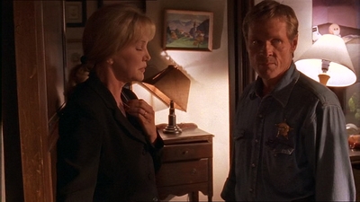 ROSWELL_-_E1X07_RIVER_DOG_226.jpg