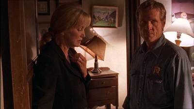 ROSWELL_-_E1X07_RIVER_DOG_227.jpg