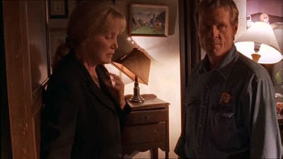 ROSWELL_-_E1X07_RIVER_DOG_228.jpg