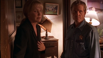 ROSWELL_-_E1X07_RIVER_DOG_231.jpg
