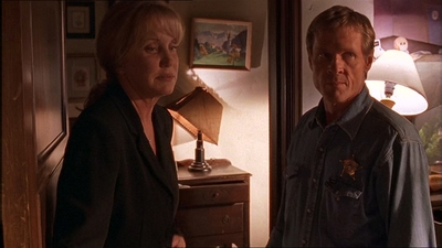 ROSWELL_-_E1X07_RIVER_DOG_232.jpg