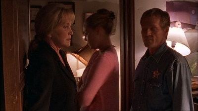 ROSWELL_-_E1X07_RIVER_DOG_235.jpg