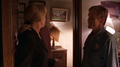 ROSWELL_-_E1X07_RIVER_DOG_237.jpg