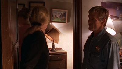ROSWELL_-_E1X07_RIVER_DOG_238.jpg