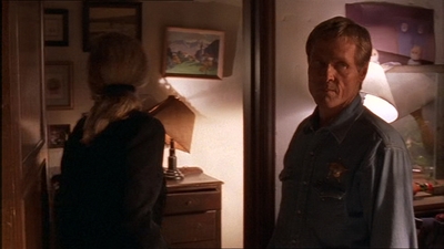 ROSWELL_-_E1X07_RIVER_DOG_239.jpg