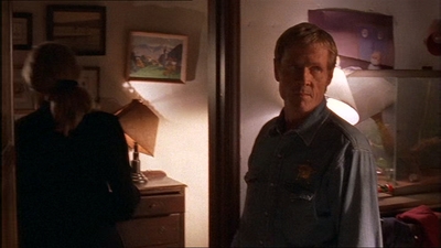 ROSWELL_-_E1X07_RIVER_DOG_240.jpg