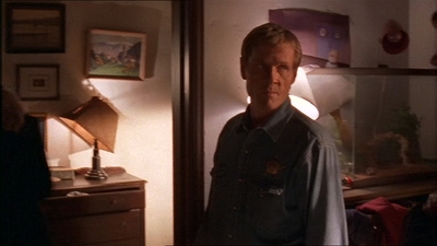 ROSWELL_-_E1X07_RIVER_DOG_241.jpg