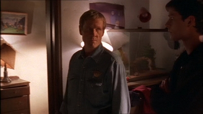 ROSWELL_-_E1X07_RIVER_DOG_243.jpg