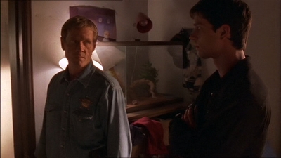 ROSWELL_-_E1X07_RIVER_DOG_245.jpg