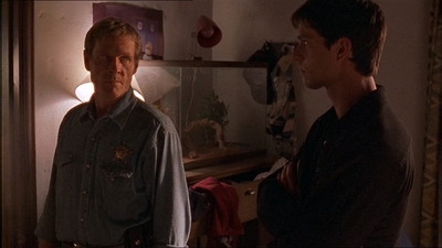 ROSWELL_-_E1X07_RIVER_DOG_247.jpg