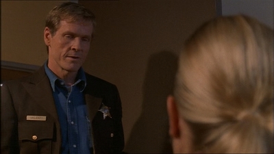 ROSWELL_-_E1X07_RIVER_DOG_250.jpg