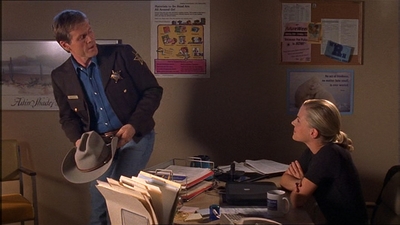 ROSWELL_-_E1X07_RIVER_DOG_254.jpg